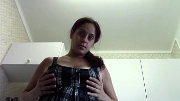 Шлюха-секретарша в юбке занимается порно в офисе с представителем партнерской компании
