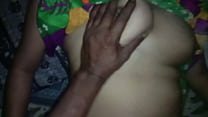 Подросшая поперек кроватки девчушка отдается мужчине в позе кама сутры раком